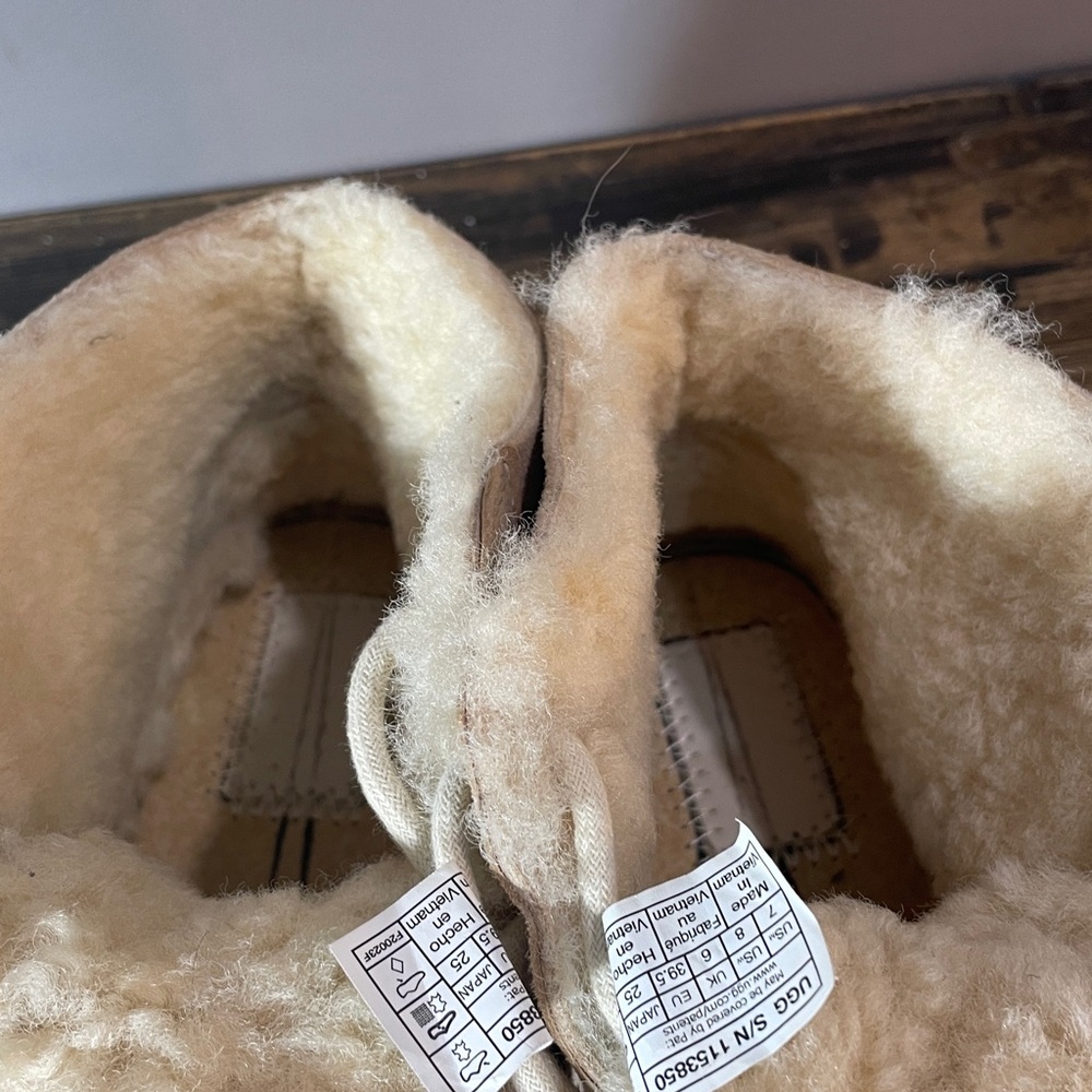 UGG Tan Ankle Boots with Cream Shearling Lining 39.5 like new condition - Picture 17 of 17